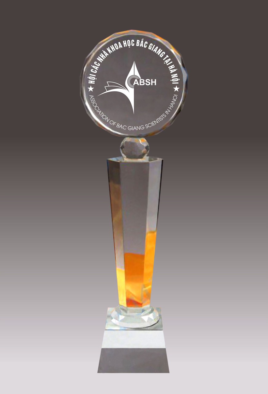 Xin ý kiến hội viên về Biểu trưng " CÚP" của Hội tăng hội viên có thành tích xuất sắc hàng năm 